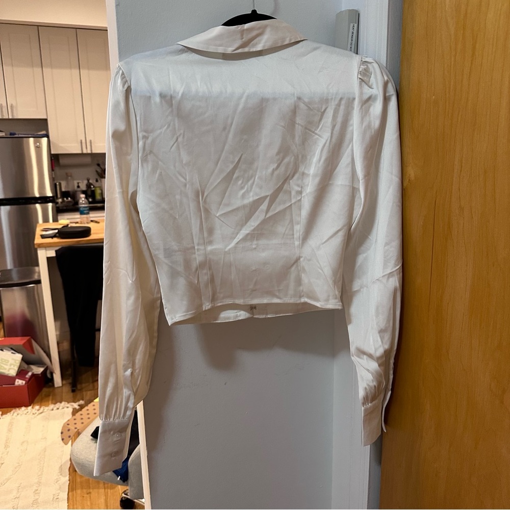 White blouse - Picture 3 of 4